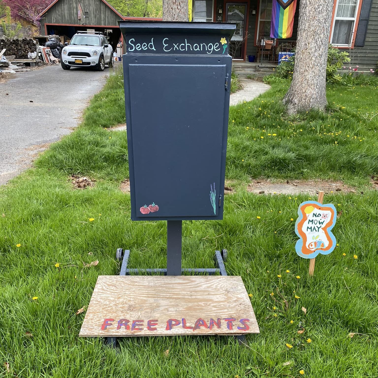 The Washington Street Seed Exchange is back for the season, where community members can leave and take seeds and plant cuttings.