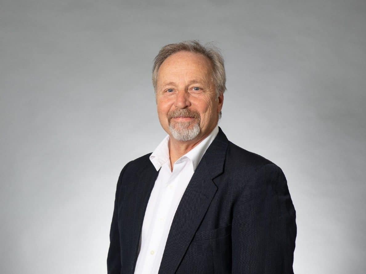 Chris Allinger, who has been the morning host for local radio station WQNY for over three decades, recently announced that he will be retiring this August. 