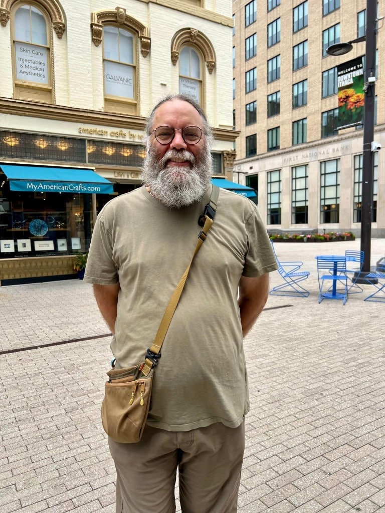 JEMaginations.
It’s got a lot of Grateful Dead stuff.  
Ron, Great Meadows, NJ