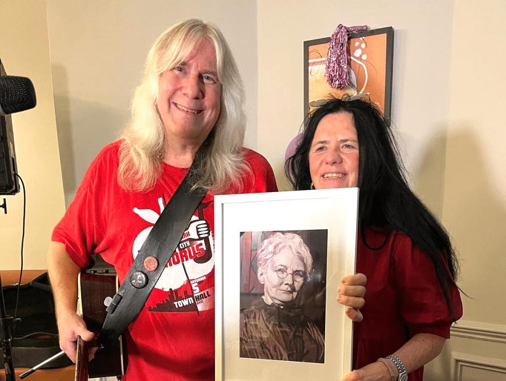 Photo by Ger Omah
George Mann was presented with a portrait of Mother Jones by Ann Piggott of the Cork Mother Jones Committee.
